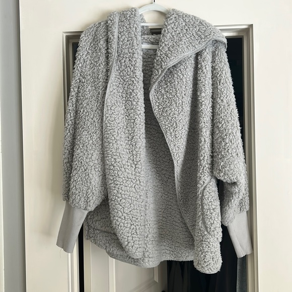 Katydid Fur coat - Picture 1 of 4